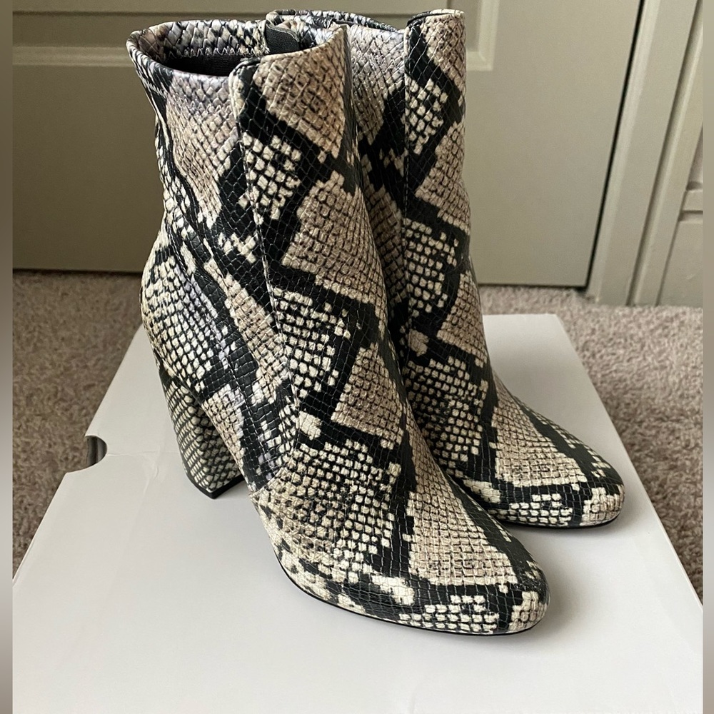 ALDO Womens Beige Snake Print Aurella Round Toe Block Heel Leather Booties 6